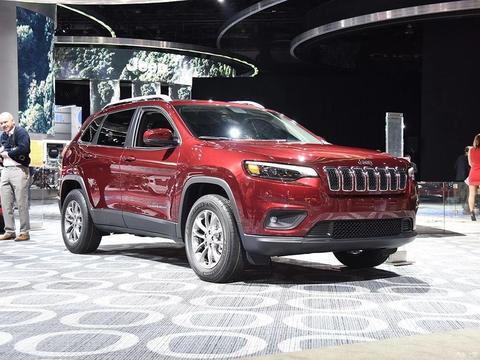 Jeep新款自由光国内谍照曝光，国产奥迪Q2L纯电动版下线