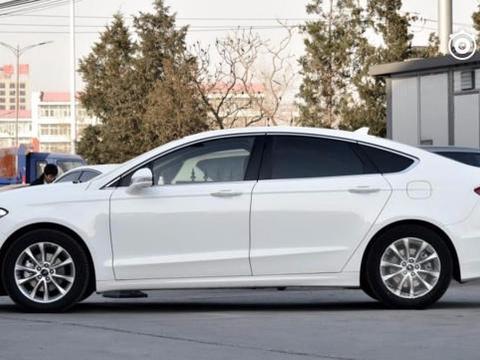 车长4米8, 车重1.6吨，245马力破百仅7秒，售价一出迈腾很着急！