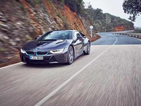 为什么常听说“坐奔驰，开宝马”，而不是“开奔驰，坐宝马”呢