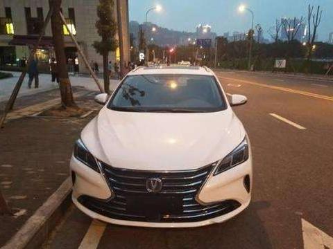 10万坚持买飞度? 这款车分分钟满足你, 比飞度还省油, 价格仅6万