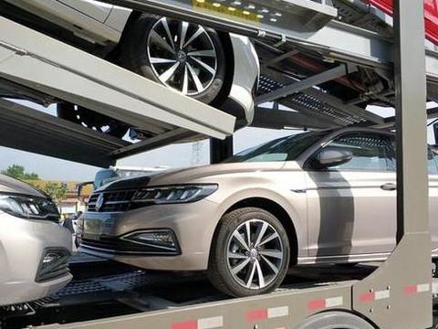 街头偶遇2019款宝来，比朗逸Plus上档次1.4T+7速双离合，11万起