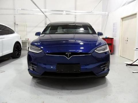 空间舒适一流，造型有档次未来感，特斯拉MODEL X这点还要提升