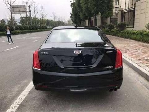 深圳一男子40万买凯迪拉克，一顿爆改后，上街回头率不输豪车！