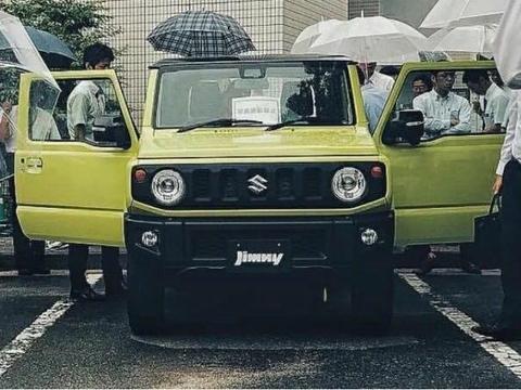 全新一代铃木吉姆尼现身街头，酷似奔驰大G配敞篷车顶