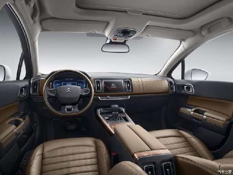 长5米，3米轴距，国外总统座驾，当年售价高达70万