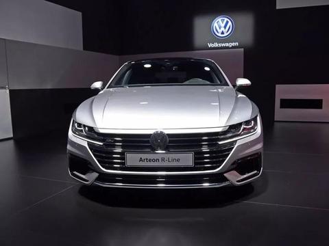 大众铁了心了，新车配无框门颜值完胜宝马3系，18万