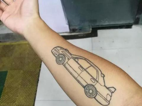 朋友们把他的斯巴鲁STI当作是哈飞赛豹, 他却对此非常开心!