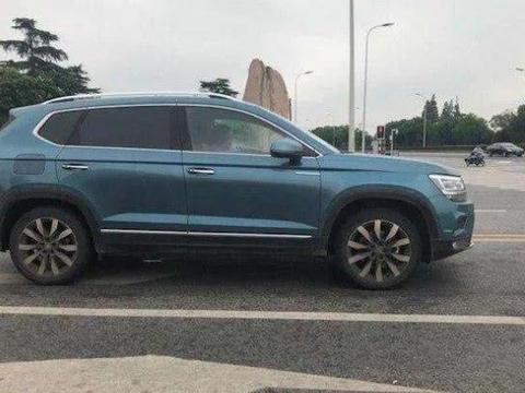 偶遇首台大众Tharu实车,颜值帅到掉渣,售15万能不能火