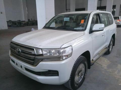 18款丰田酷路泽4000中东版霸气的外观越野精神