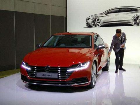 别说十代雅阁了, 连奔驰都没它漂亮! 配无框门, 价格不足20万