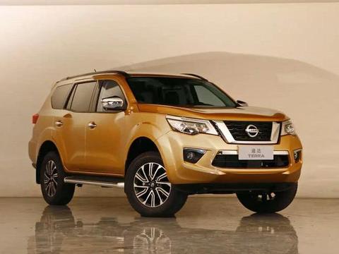 这款车与普拉多外形相似，被称为性价比最高的日系硬汉SUV!