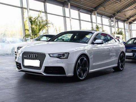 说到奥迪不得不提它的颜值，绝对的爆表，霸气的外观