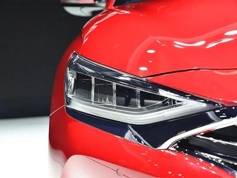 现代这回火了，全新轿跑比大众CC还炫，关键价格便宜近10万