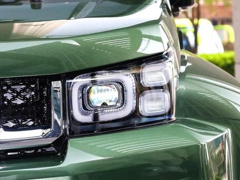 北汽真膨胀了，BJ40卖16万