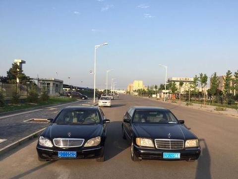 不同年代的顶级奔驰停在一起,虎头奔与蝴蝶奔,不一样的经典