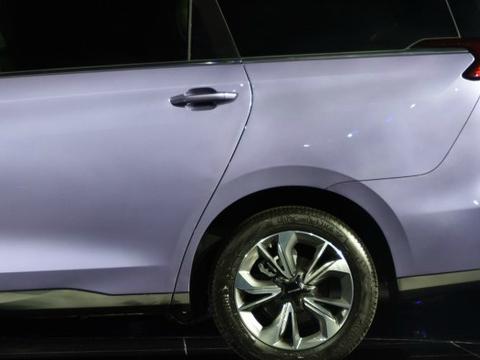 上汽怒，新车1，5T，6MT外带电动尾门，全景天窗