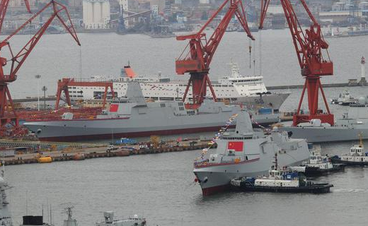 中国055型大驱已下水4艘,让美国人有点着急,英