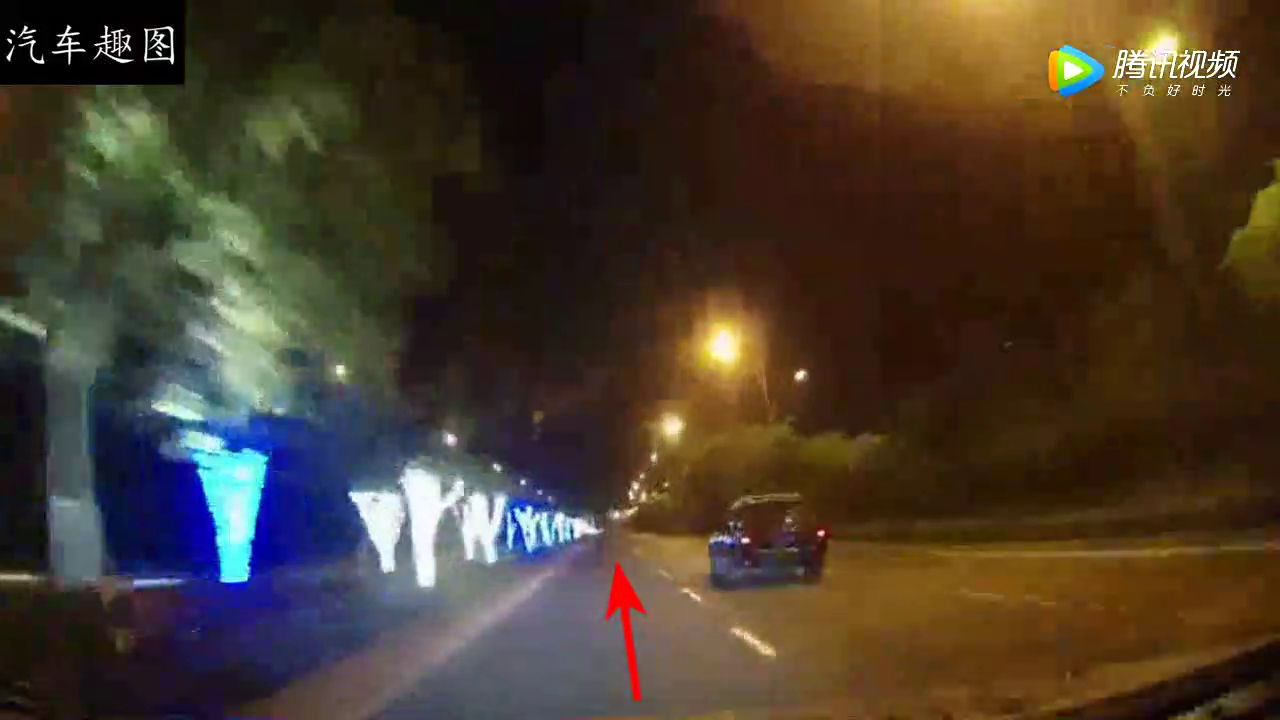 逆行电动车这样冲过来，换作是谁都躲不过去！