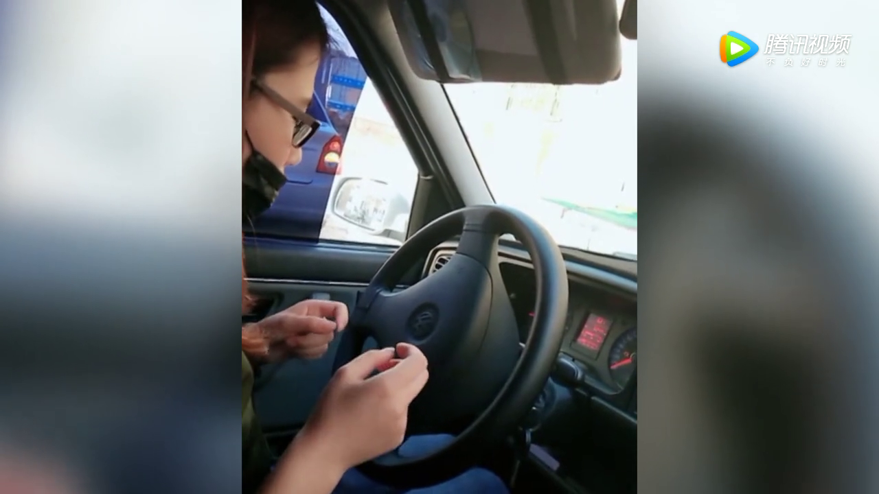 科目三模拟灯光考试，美女你确定不是来搞笑的？