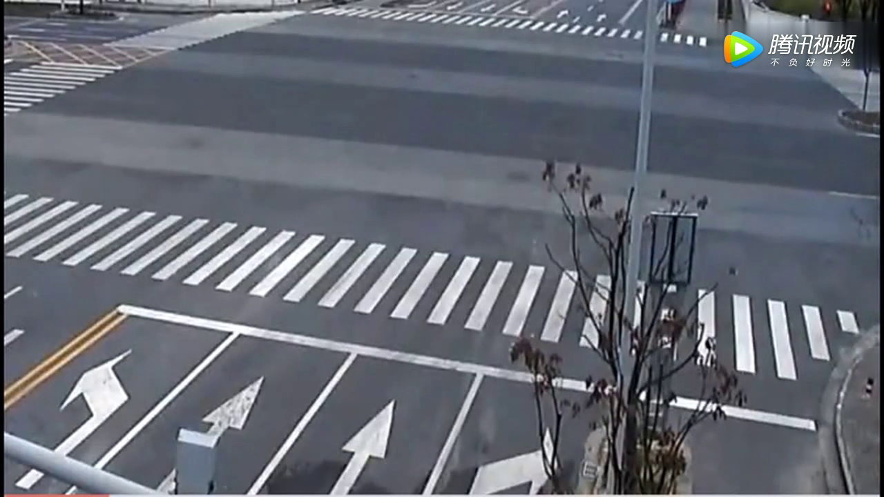 肆无忌惮的电动车，监控拍下他生命的最后一刻