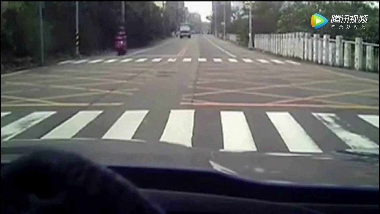 血的教训！电动车自始至终没回头看一眼，结果再也回不去了