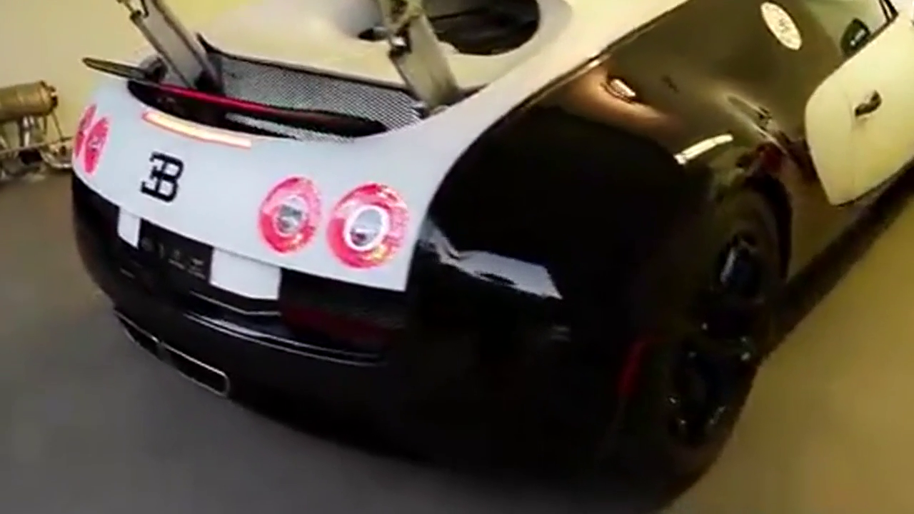 厉害了，16岁男孩仅一部 布加迪威龙接机（超级跑车）