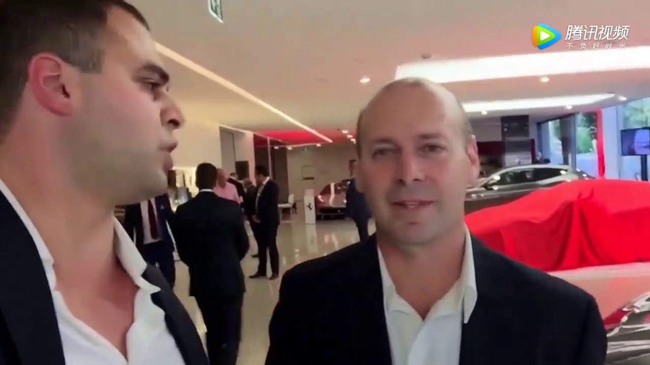 扯开遮车布以后 才知道什么叫超级跑车