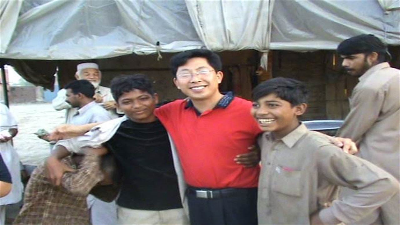 巴基斯坦一小伙在中国买茶叶,买单时老板说的