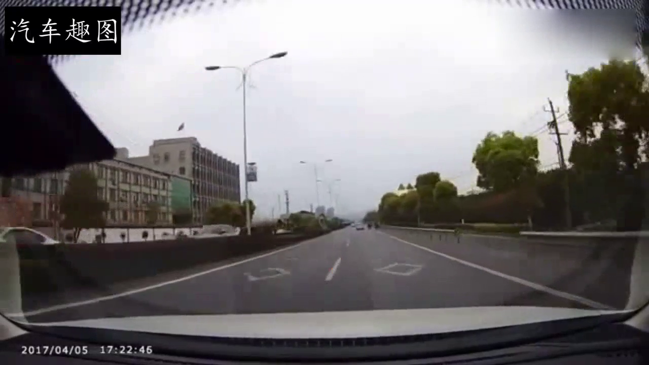 早已经看到电动车，司机选择按喇叭都不踩刹车，真不配开车！