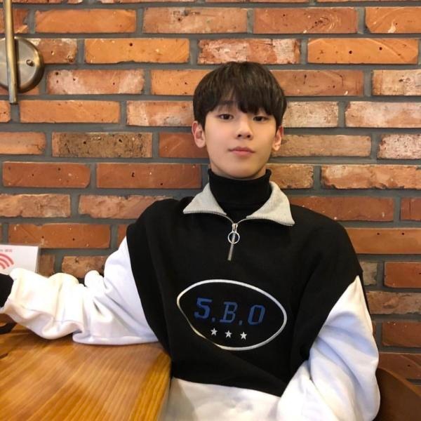 98年的小哥哥 香港的 现在在抖音有些小名气