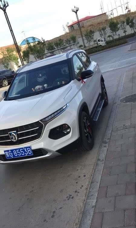 内蒙古小伙提车宝骏510，开回去让骑马的邻居很羡慕