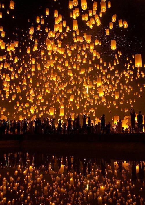 泰国七大奇迹之一清迈万人天灯节