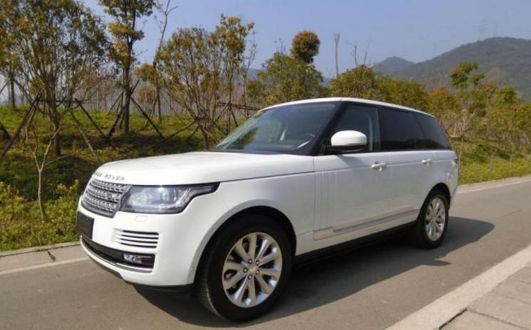 小伙在郊外发现一辆无牌无照路虎揽胜, 奢华豪车差点舍不得报警