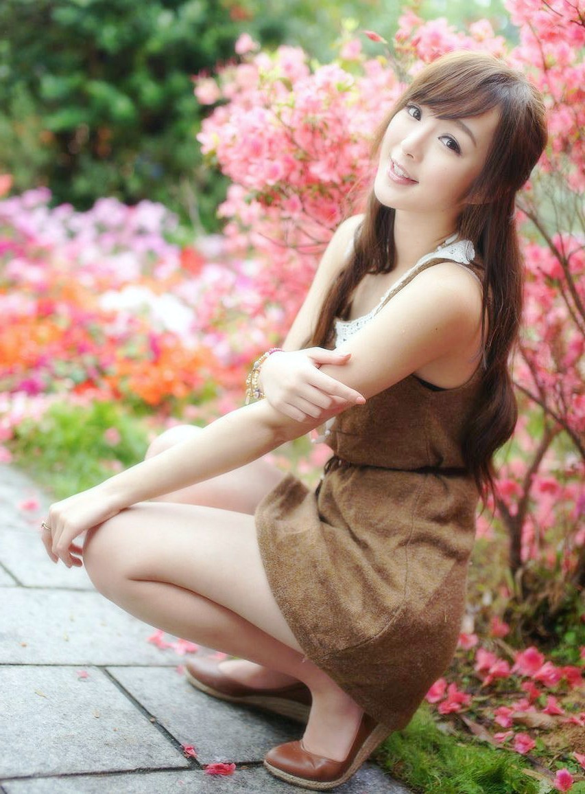 人像摄影(爱花的美丽微笑姑娘)