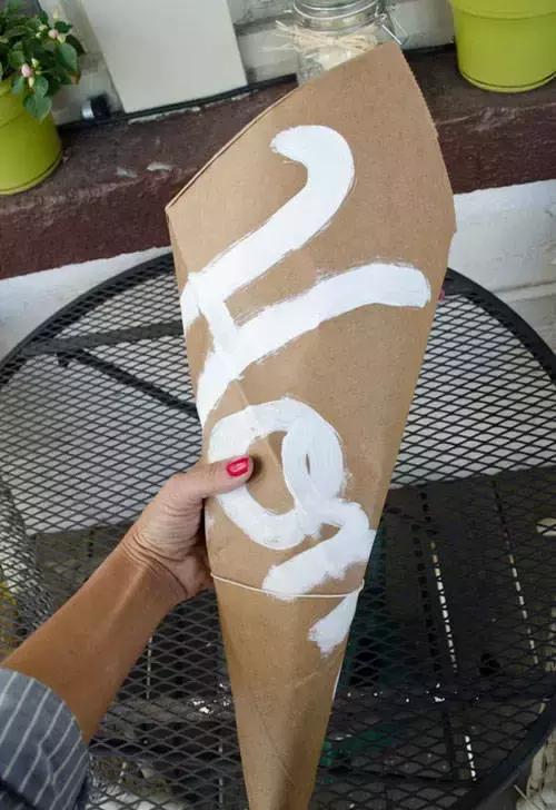 幼儿园折纸手工,教孩子一张纸折出漂亮简易礼