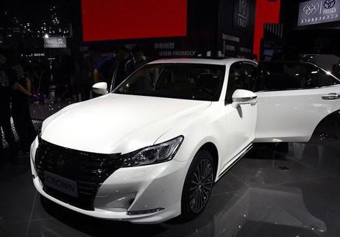 新款皇冠12月15日上市, 停产2.5L车型, 再不抓住机会就没有了!