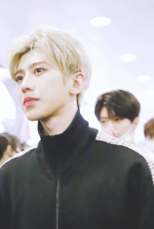 朱正廷微博改名了,范丞丞也去大同录制最新一