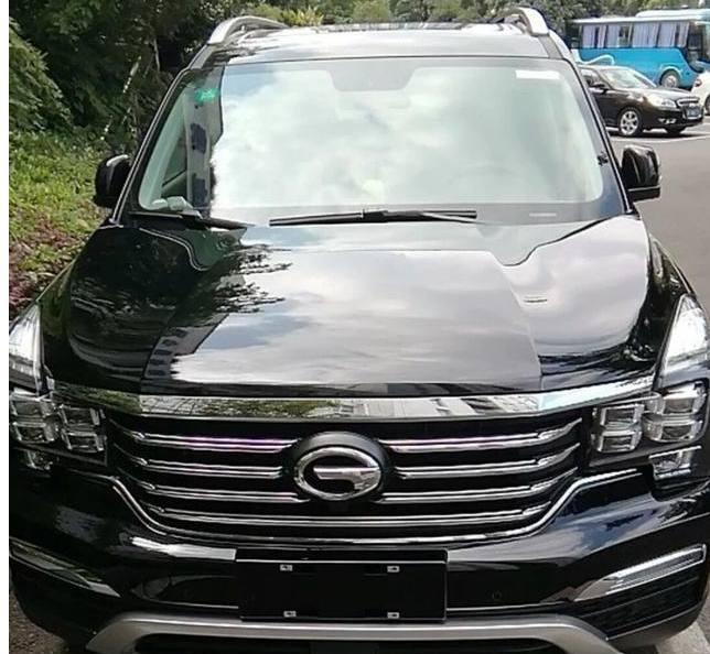 传祺GS8故意停在汉兰达旁边, 难以想象这是如今的国产车, 底气足