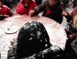 女人穿裙子以为方便自己, 其实方便了男人