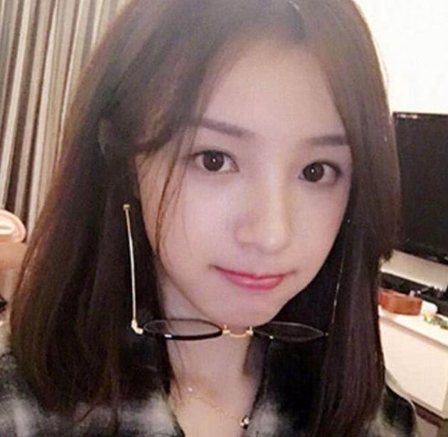 斗鱼又一女主播要凉了?户外直播不慎走光引争议,网友:博眼球