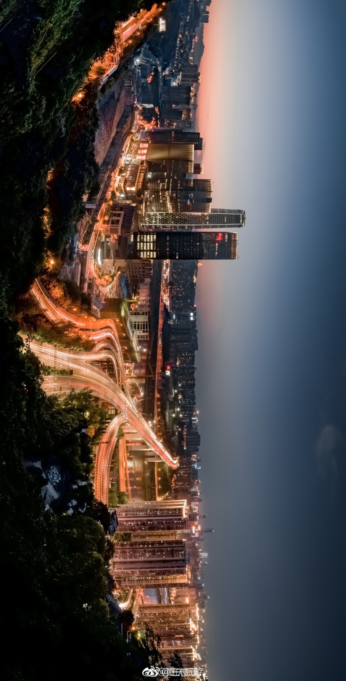 灯火通明、高楼耸立、车水马龙都不足以形容它