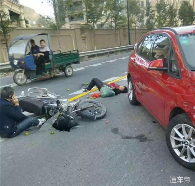 开车撞死了闯红灯的行人司机要赔多少