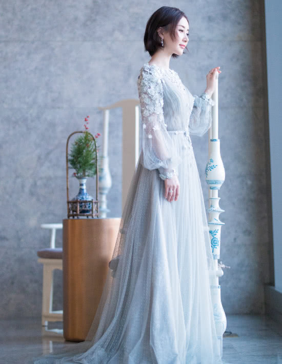 舒畅这下真的尴尬了,穿10厘米的高跟鞋还很矮