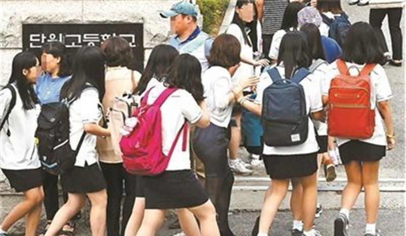 中国学生并不是最苦最累的, 这个国家的学生才是