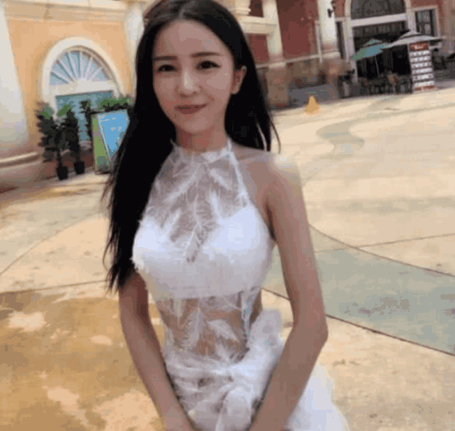 抖音“袜子女神”黑料被爆,经常玩“陌陌”,网友不淡定了!