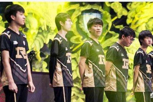 英雄联盟:RNG为什么叫皇族?RNG战队前身是
