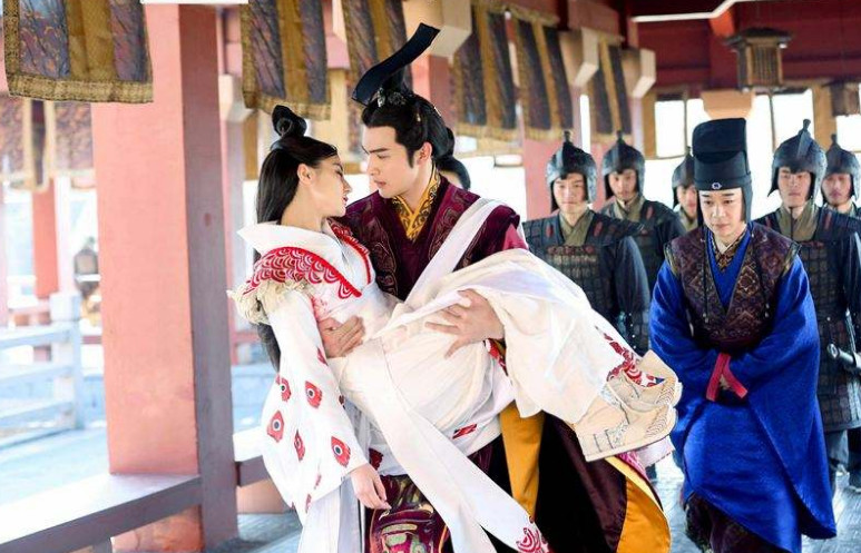 鹿晗公主抱迪丽热巴