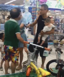 女人穿裙子以为方便自己, 其实方便了男人