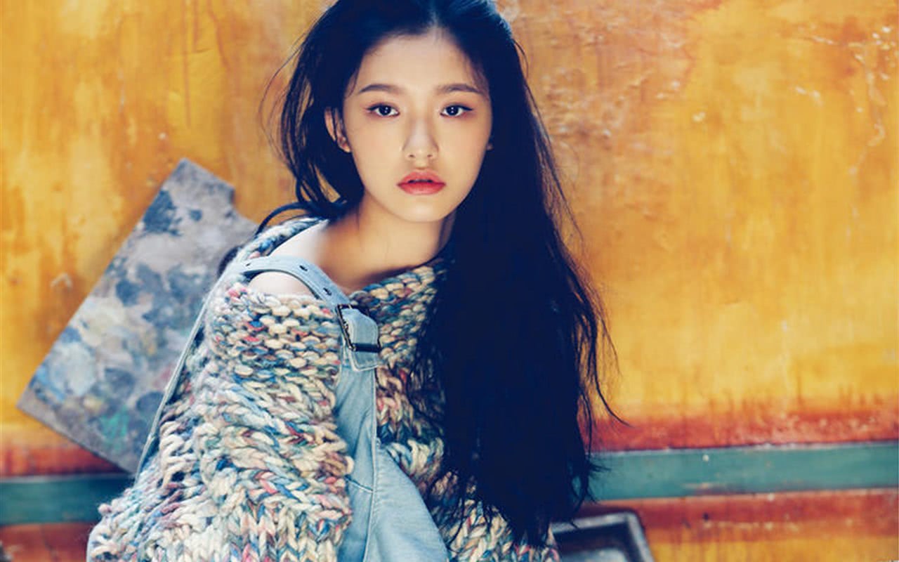 林允小号爆料自己上学时兼职做模特,不喜欢穿