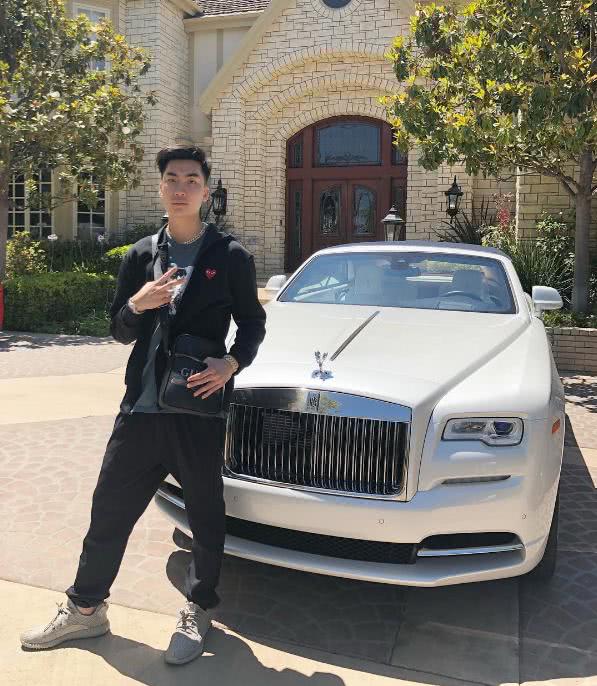 成名后跑外国炫富,今又到香港辱华,遭抵制后称